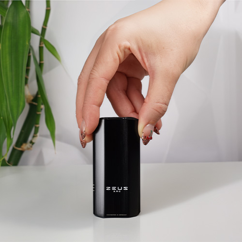 Hand holding a Zeus Arc S2 vaporizer.