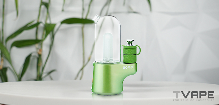 Bomb E Rig Magloud at the desk with its lime color