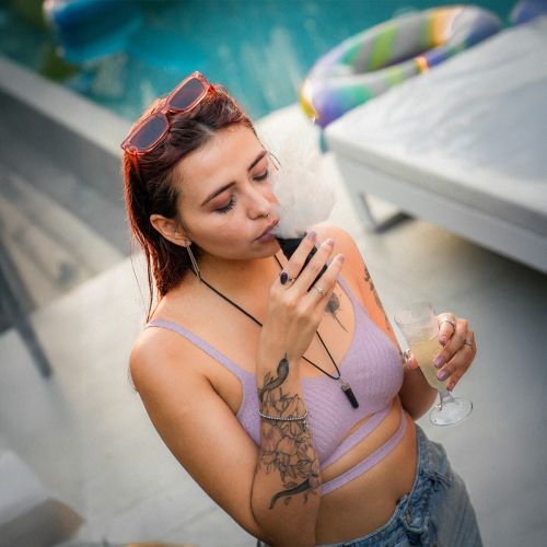Dr. Dabber Ghost 2 concentrate vaporizer is used by a woman