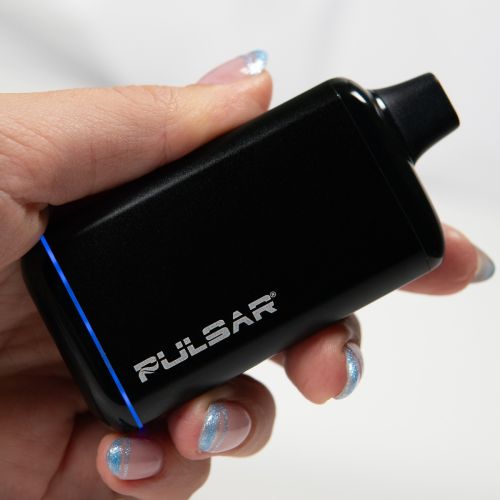 Pulsar 510 Dl 2.0 Pro 510 thread battery in a hand