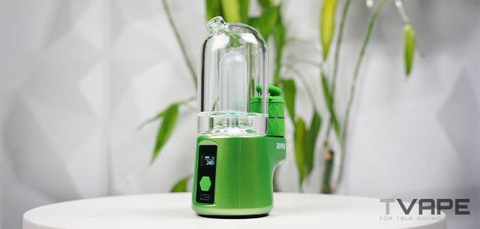 Bomb Magloud E Rig - Lime. E Rig is placed on the table on a white background